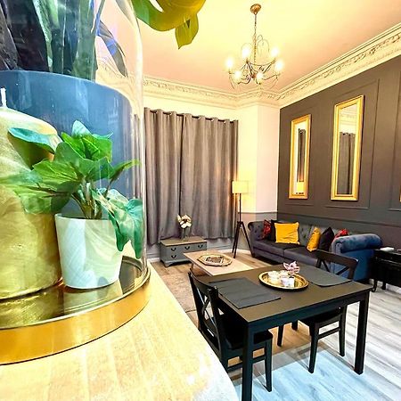 Adeamstays Provides Beautiful Centrally Located 1 And 2 Bed Apartments On Liverpools Boulevard Dış mekan fotoğraf