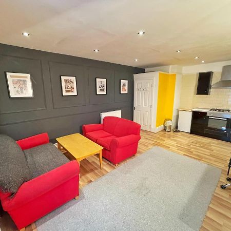 Adeamstays Provides Beautiful Centrally Located 1 And 2 Bed Apartments On Liverpools Boulevard Dış mekan fotoğraf