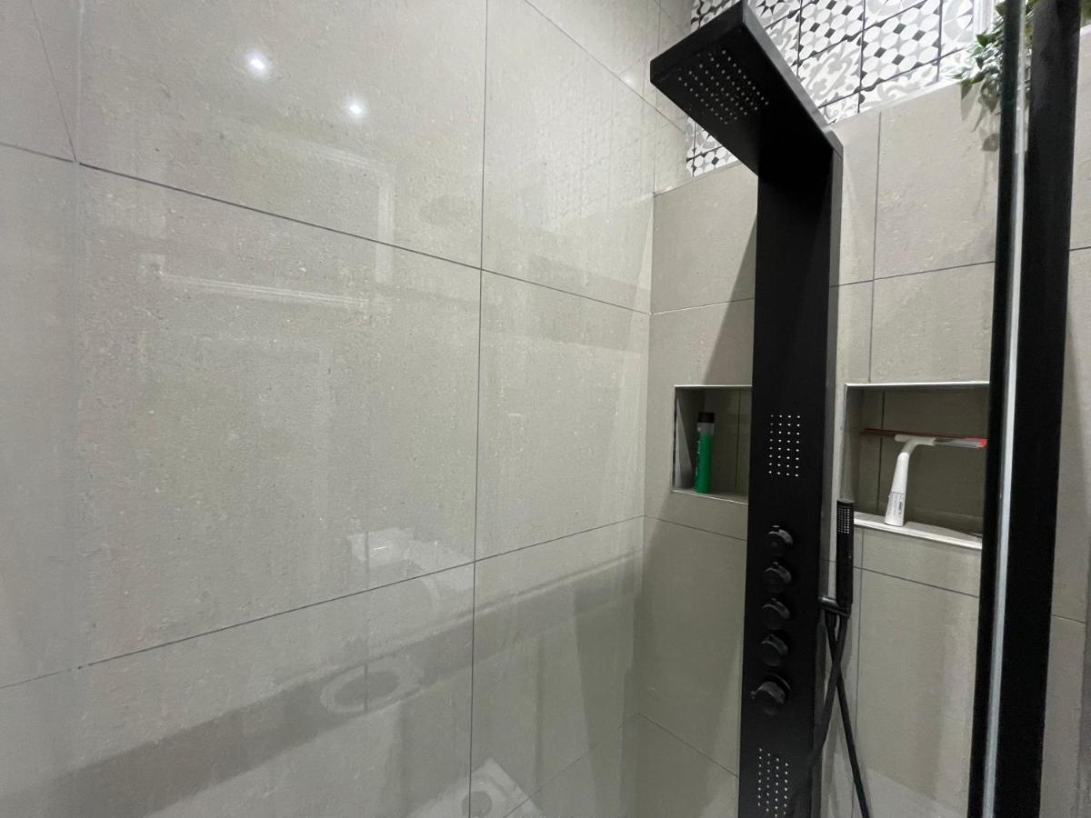 Adeamstays Provides Beautiful Centrally Located 1 And 2 Bed Apartments On Liverpools Boulevard Dış mekan fotoğraf