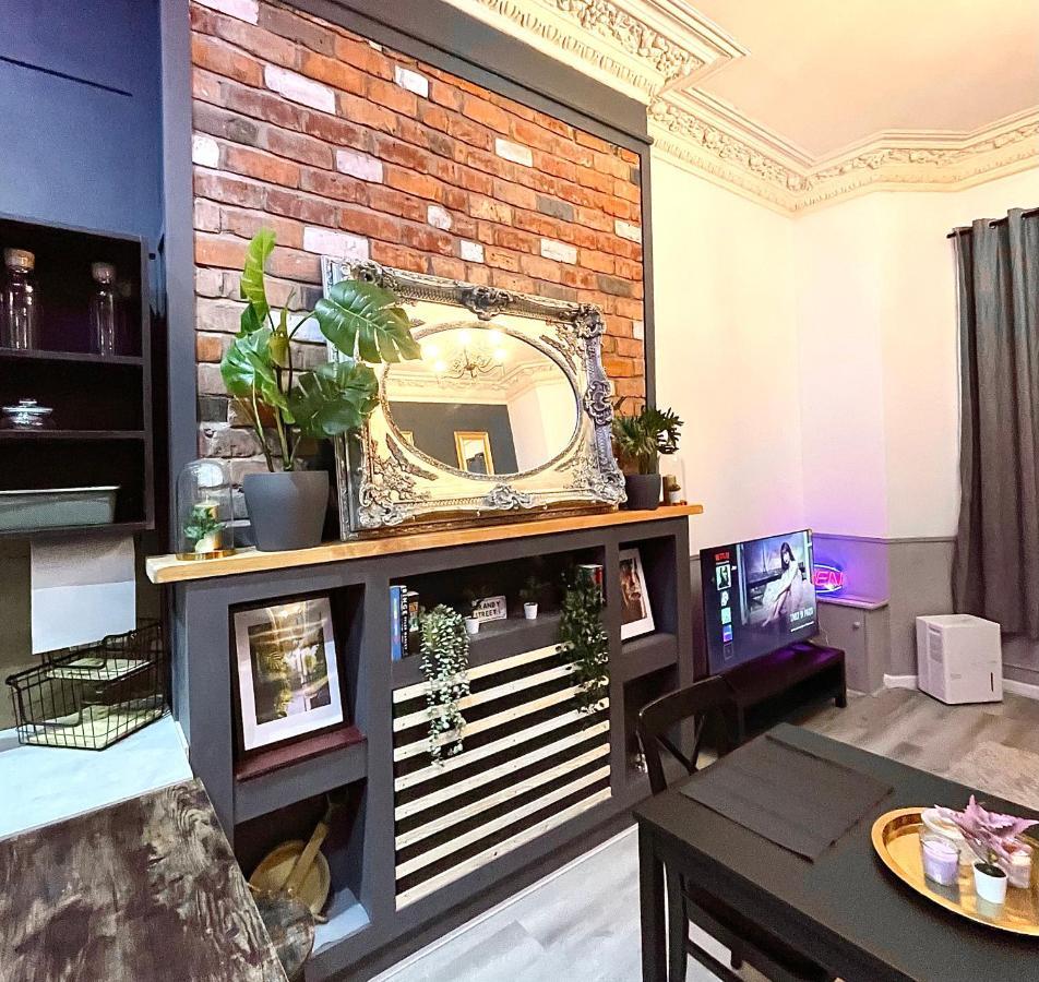 Adeamstays Provides Beautiful Centrally Located 1 And 2 Bed Apartments On Liverpools Boulevard Dış mekan fotoğraf