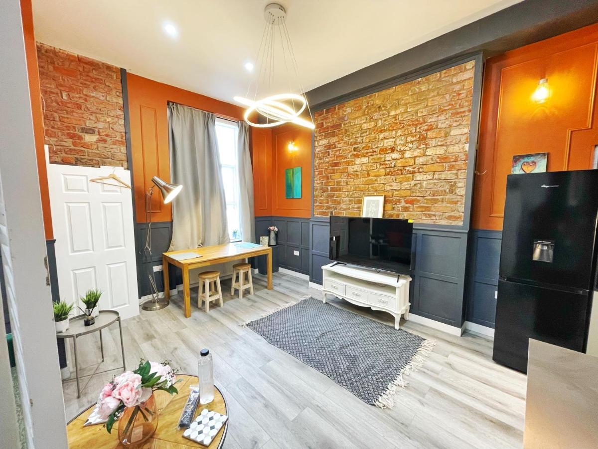 Adeamstays Provides Beautiful Centrally Located 1 And 2 Bed Apartments On Liverpools Boulevard Dış mekan fotoğraf
