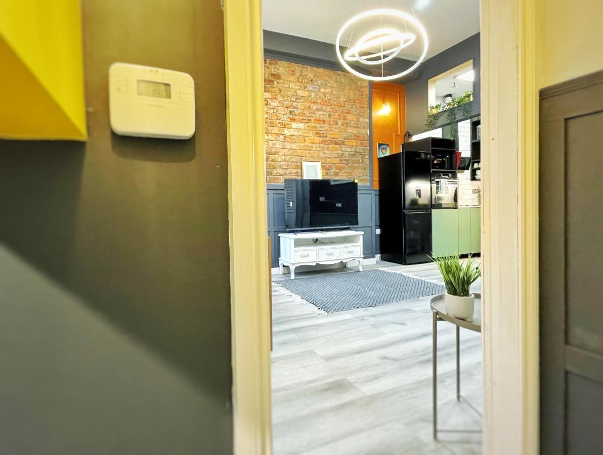 Adeamstays Provides Beautiful Centrally Located 1 And 2 Bed Apartments On Liverpools Boulevard Dış mekan fotoğraf