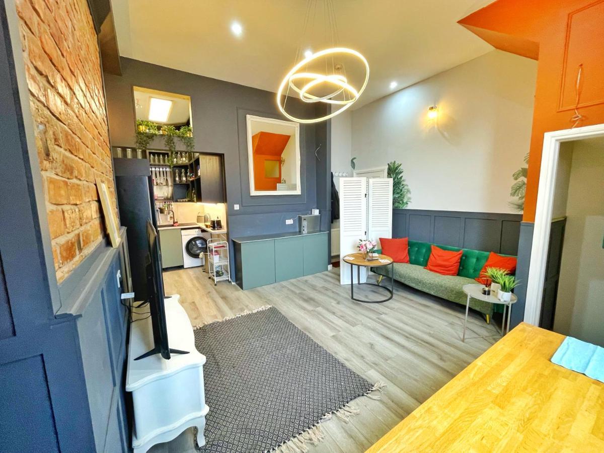 Adeamstays Provides Beautiful Centrally Located 1 And 2 Bed Apartments On Liverpools Boulevard Dış mekan fotoğraf