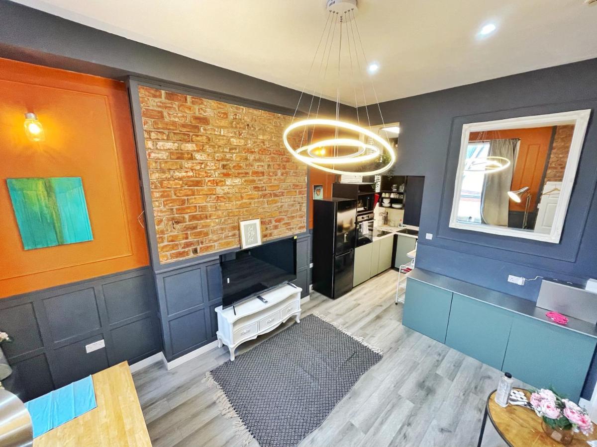 Adeamstays Provides Beautiful Centrally Located 1 And 2 Bed Apartments On Liverpools Boulevard Dış mekan fotoğraf