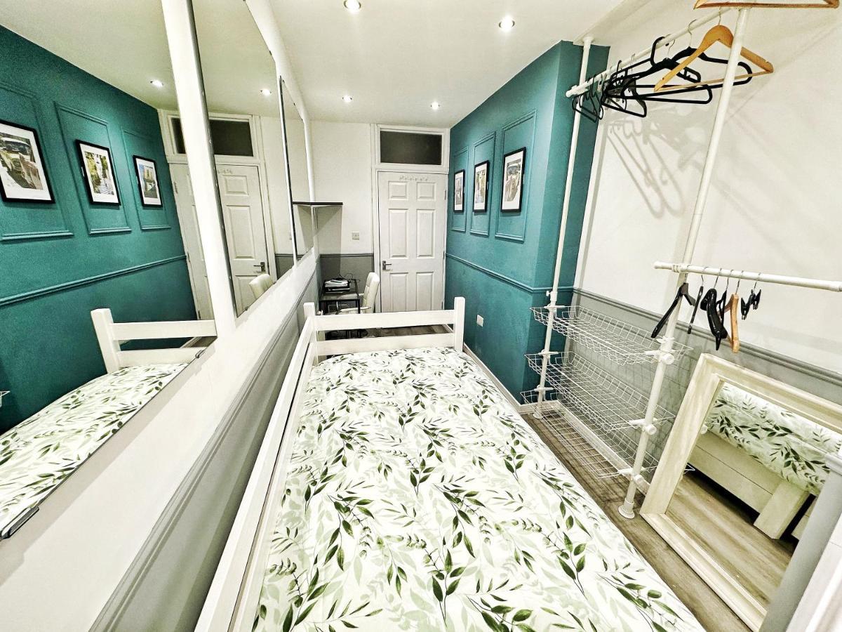 Adeamstays Provides Beautiful Centrally Located 1 And 2 Bed Apartments On Liverpools Boulevard Dış mekan fotoğraf