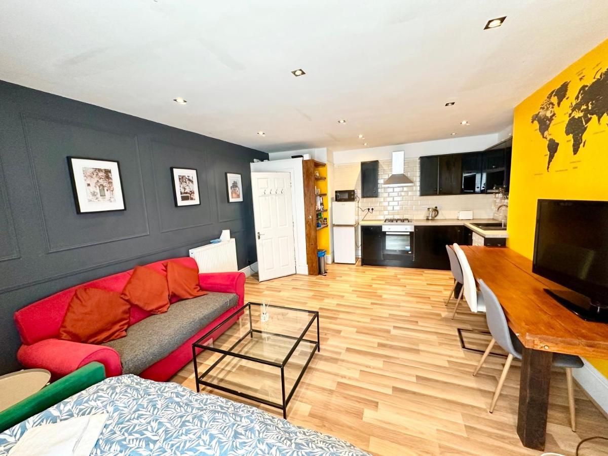 Adeamstays Provides Beautiful Centrally Located 1 And 2 Bed Apartments On Liverpools Boulevard Dış mekan fotoğraf