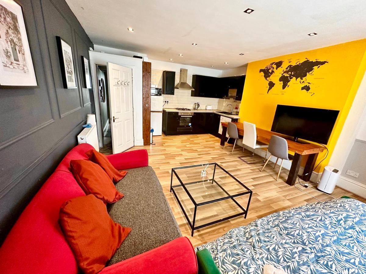 Adeamstays Provides Beautiful Centrally Located 1 And 2 Bed Apartments On Liverpools Boulevard Dış mekan fotoğraf