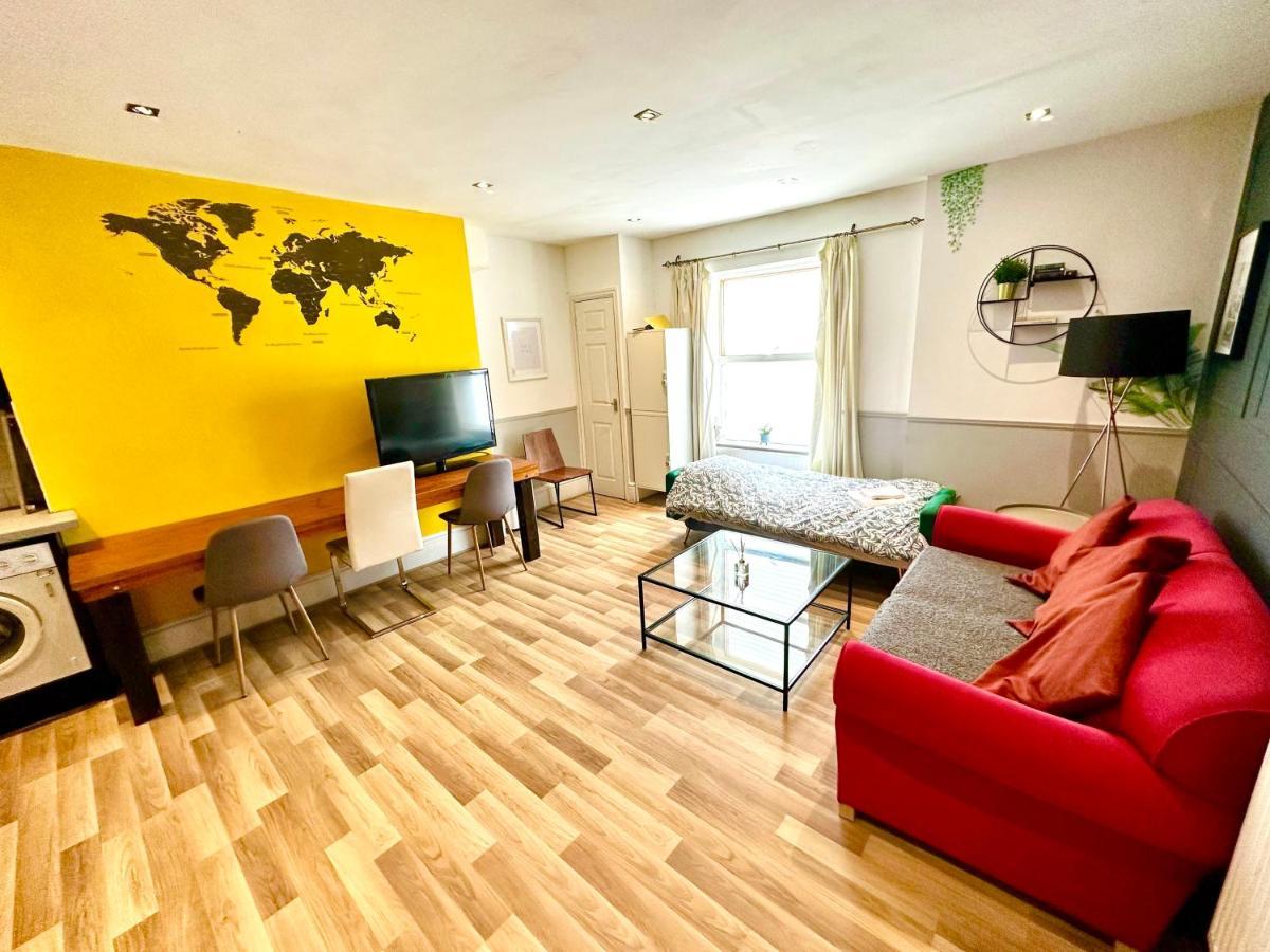 Adeamstays Provides Beautiful Centrally Located 1 And 2 Bed Apartments On Liverpools Boulevard Dış mekan fotoğraf