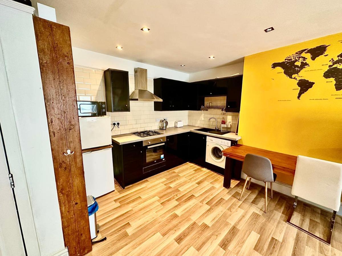 Adeamstays Provides Beautiful Centrally Located 1 And 2 Bed Apartments On Liverpools Boulevard Dış mekan fotoğraf